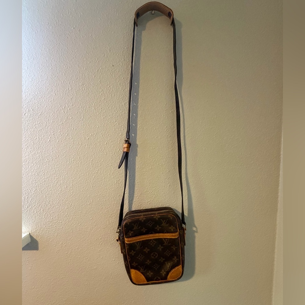 LV Monogram Danube Crossbody (broken straps, aftermarket stitch-Project)